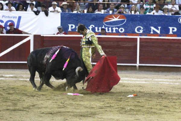 Arturo Macías indulta en León – Llega a la Docena de Indultos en su Carrera.