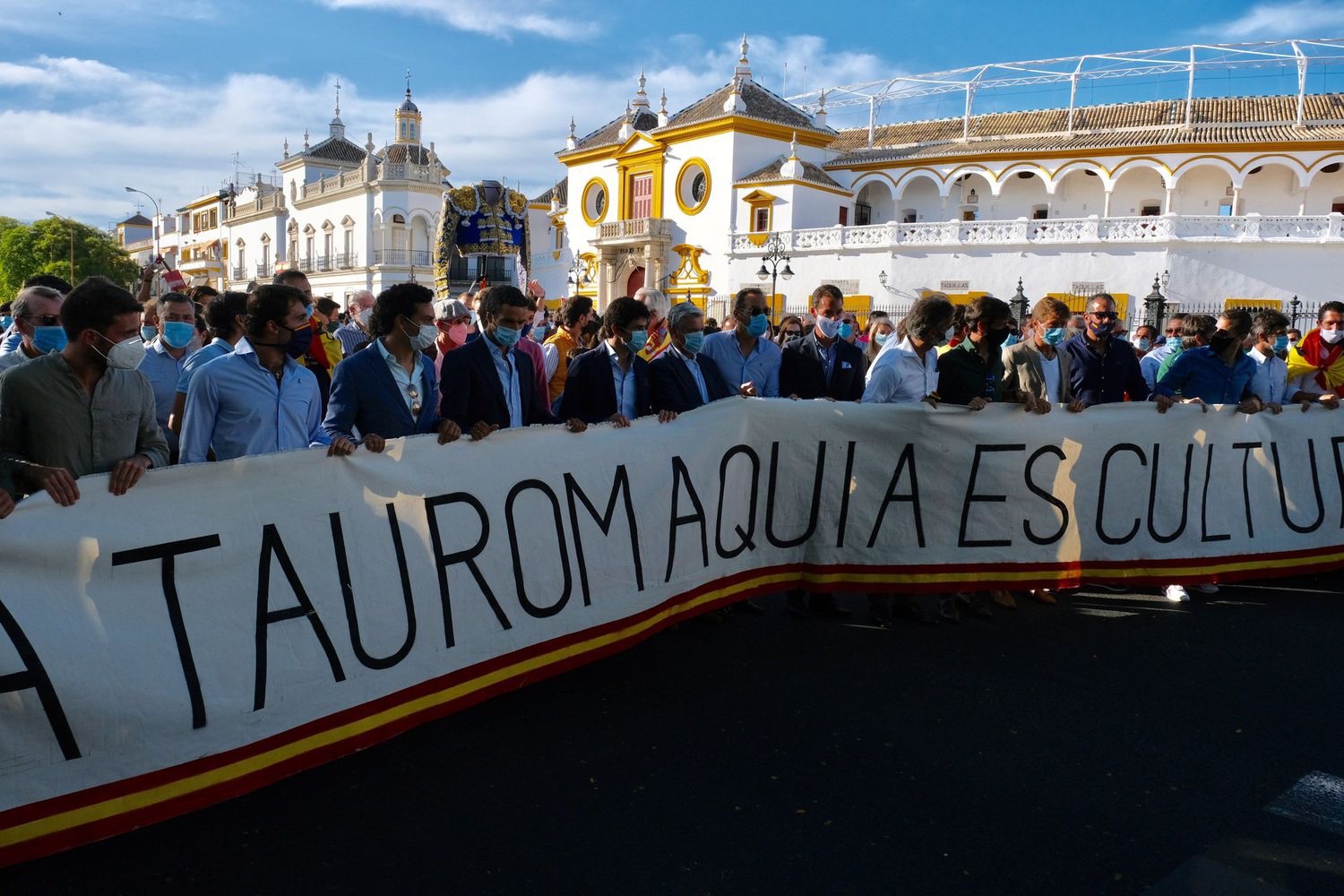 El sector taurino colapsa Sevilla: se reivindica contra el Gobierno y exige «respeto» a Sánchez