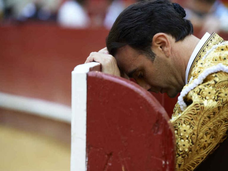 Obispo y Oro: El lacónico adiós de un torero excepcional Por Fernando Fernández Román.
