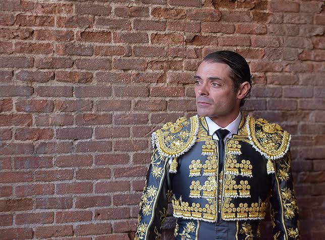 El torero Sánchez Vara, ingresado en la UCI por el encharcamiento de un pulmón.