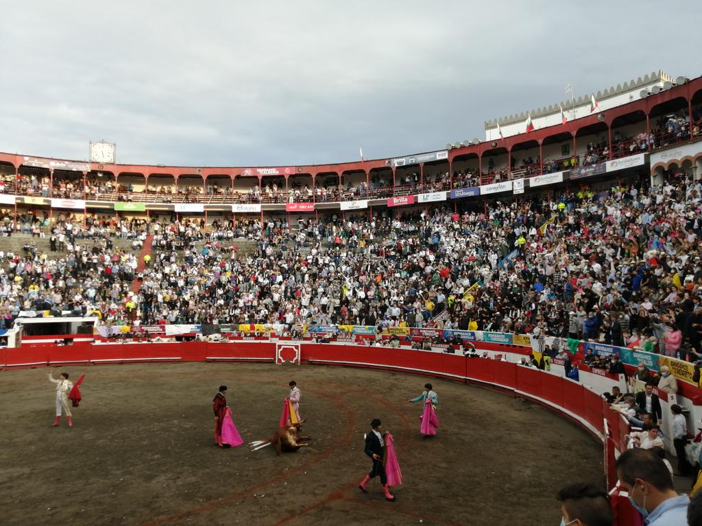 Roca Rey rescata en parte una tarde de naufragio en Manizales.