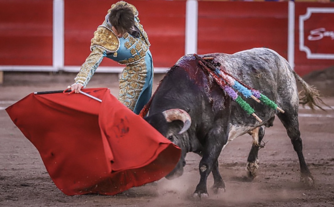 El novillero Arturo Gilio hace historia en Aguascalientes.