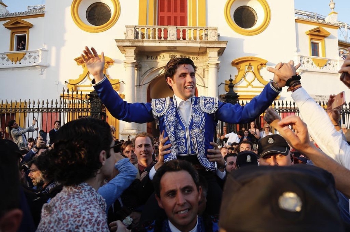 Sevilla – Puerta del Príncipe para Guillermo Hermoso de Mendoza: de la raza al magisterio precoz.