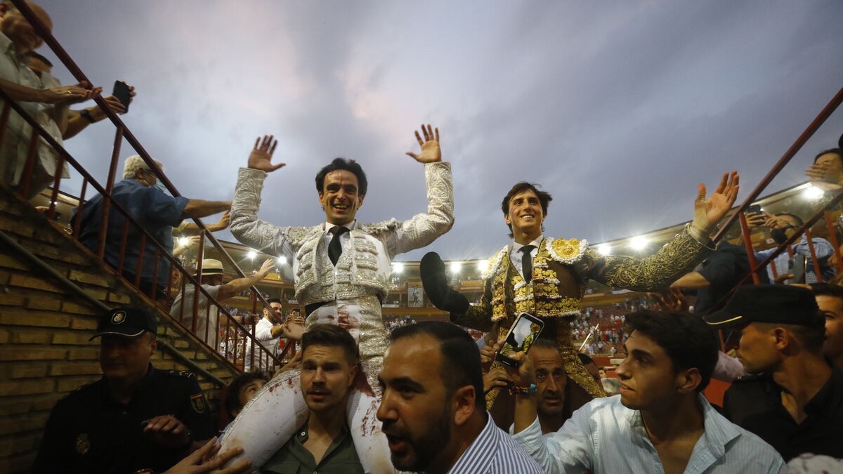 Lagartijo se hace torero en Córdoba por la puerta grande junto a un gran Roca Rey.