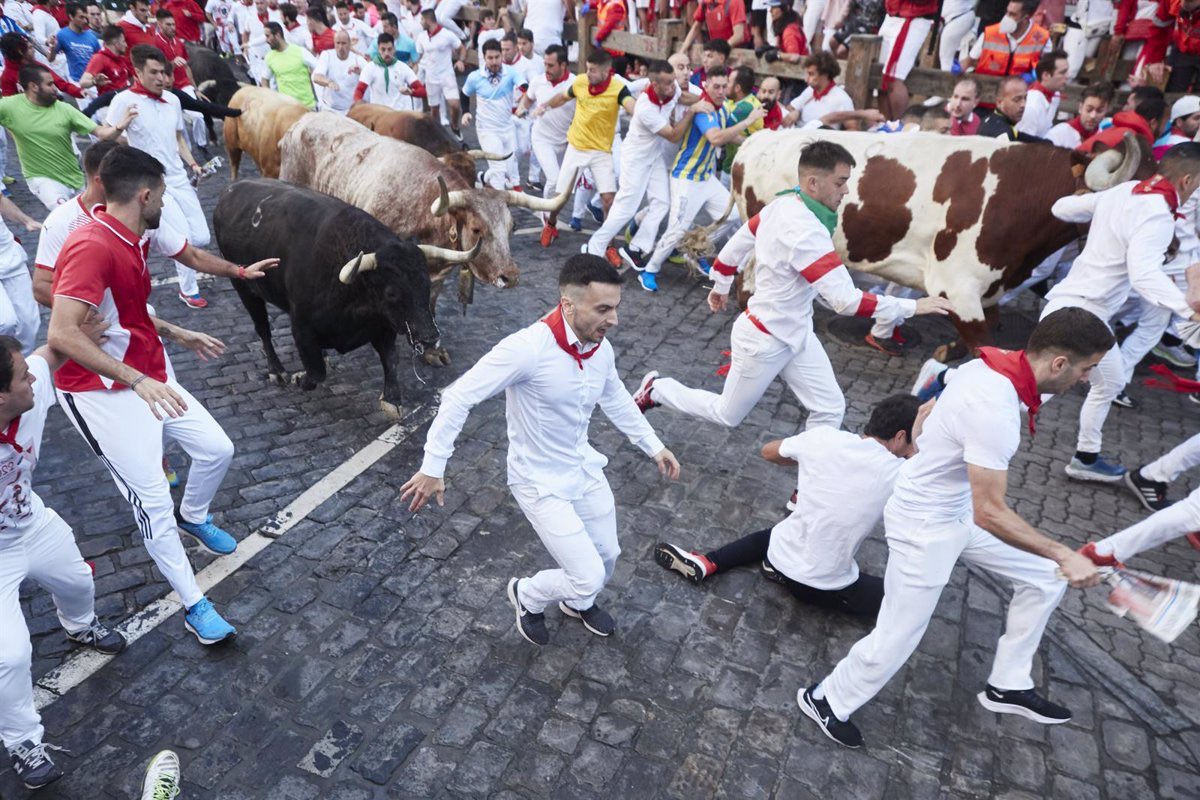 El primer encierro de San Fermín 2022 termina con tres heridos.