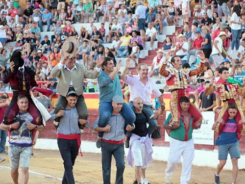 Roa de Duero: Morenito indulta un toro de Bañuelos e Isaac Fonseca corta tres orejas.