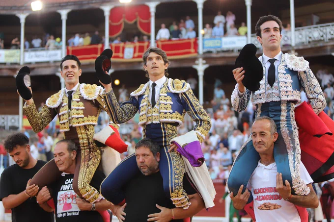 Tardes triunfales en Gijón, Almería, Guijuelo, Almorox, Valverde del Camino.