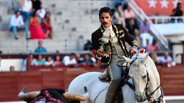 Las Ventas: del torero con bigote a la luminosa faena de Romero.