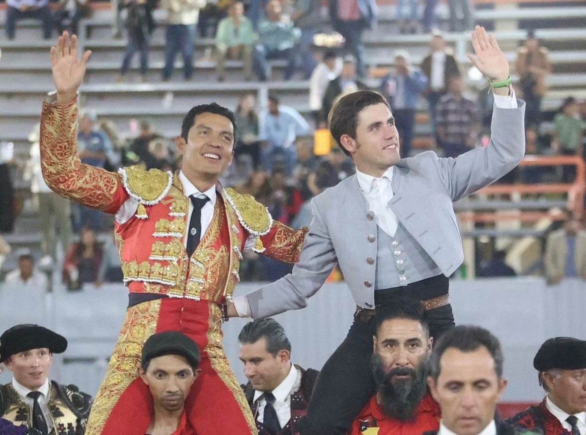 Toreo caro a caballo de Guillermo Hermoso y la capacidad de Téllez se imponen en Moroleón.