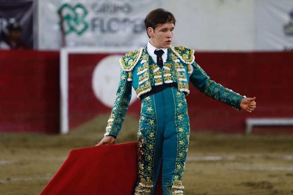 Cierre triunfal del serial novilleril en León.