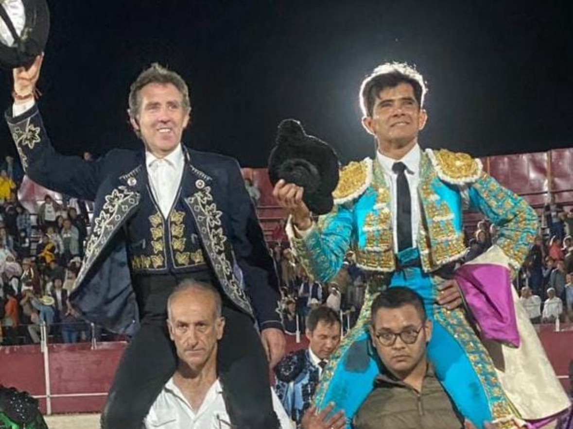 Gran tarde en Valladolid: Joselito Adame indulta a un toro de Marrón.