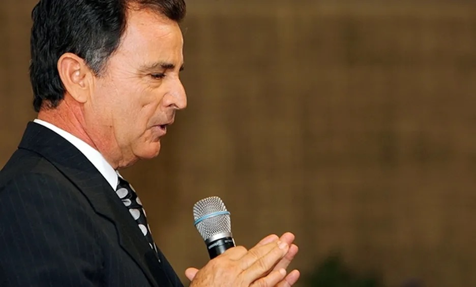 Eloy Cavazos se encuentra hospitalizado.