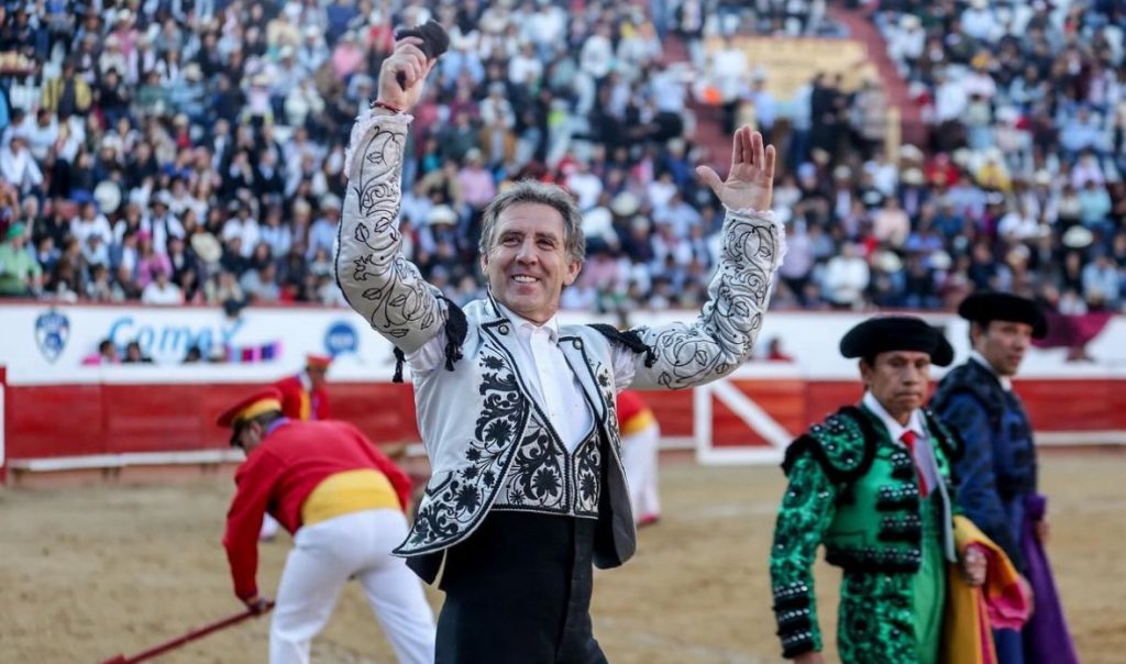 Pablo Hermoso de Mendoza y Sergio Flores a hombros en Texcoco.