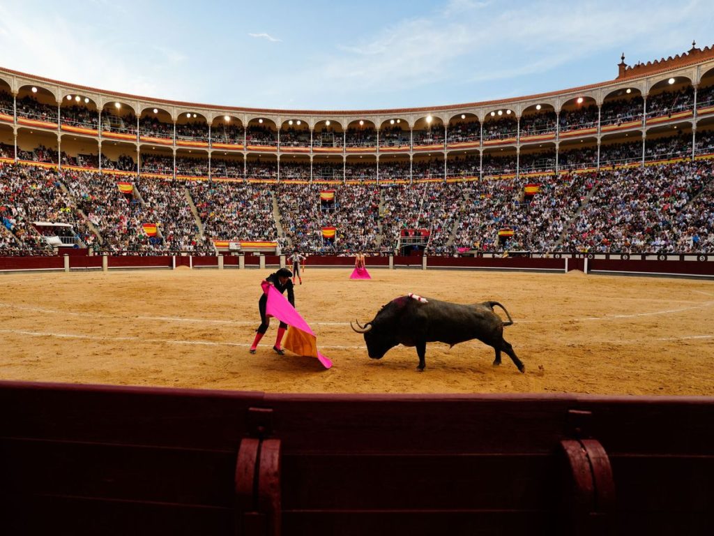 ¿Cuánto cobra un torero y cuáles son los sueldos y salarios según los grupos y plazas?