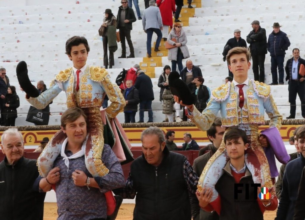 Olivenza: Marco Pérez y Javier Zulueta salieron a hombros.