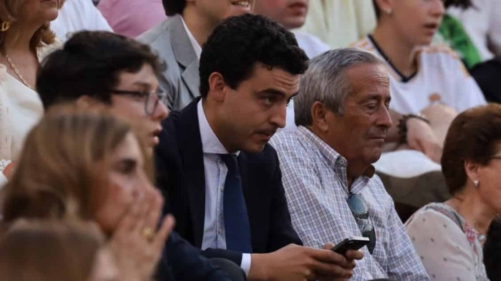 “Claro que 25.000 ‘followers’ ayudan a cortar dos orejas”: toreando en las redes sociales.