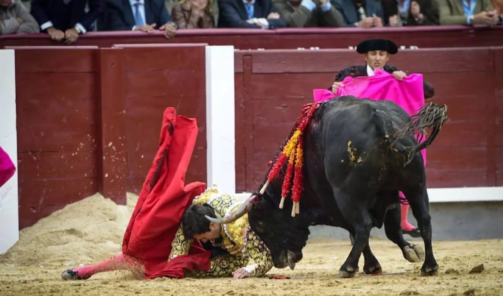 Feria de San Isidro: Una oreja por un revolcón de Rufo y un Manzanares a la deriva.