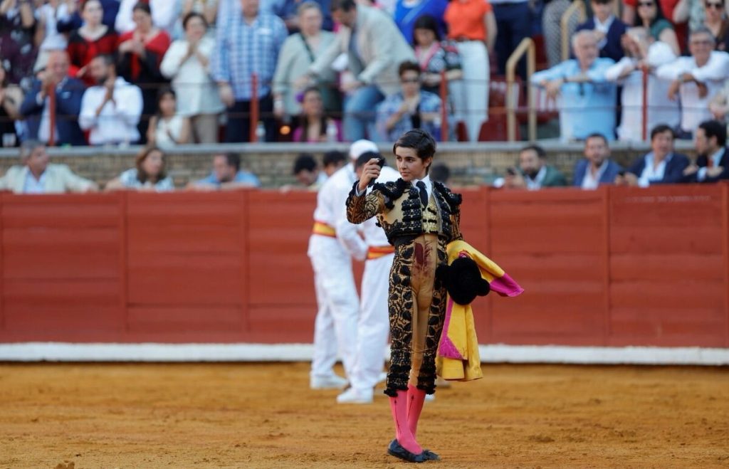Manuel Román hace lo más torero en una insulsa segunda tarde de la Feria Taurina de Córdoba
