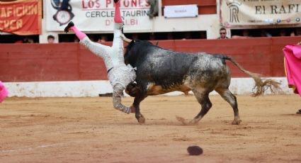 Reportan grave al matador Román Collado tras sufrir una cornada en el muslo durante corrida en Francia.