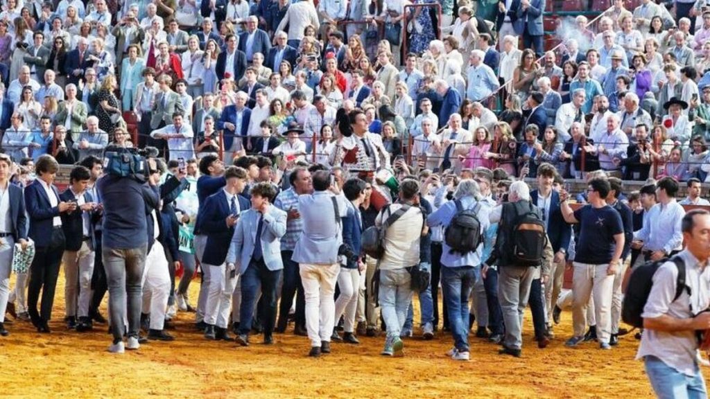 Del Parlamento de Andalucía a Los Califas, remontando el Guadalquivir.