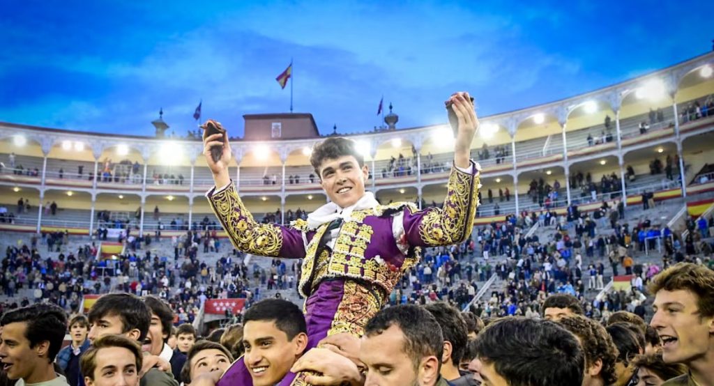 Feria de San Isidro: Jarocho, el toreo al natural por la Puerta Grande