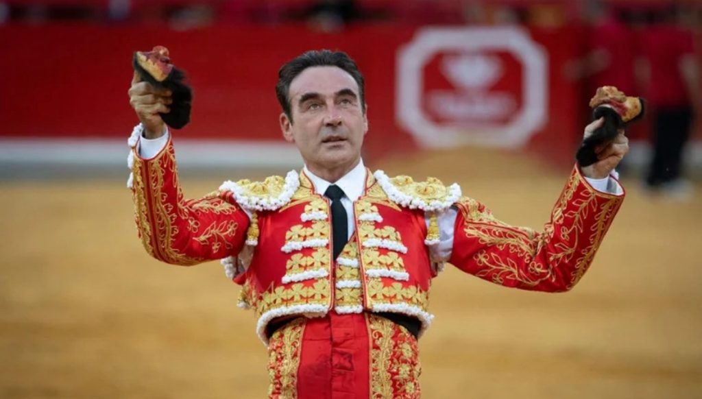 Apasionado y memorable regreso (y despedida) de Enrique Ponce en Granada.