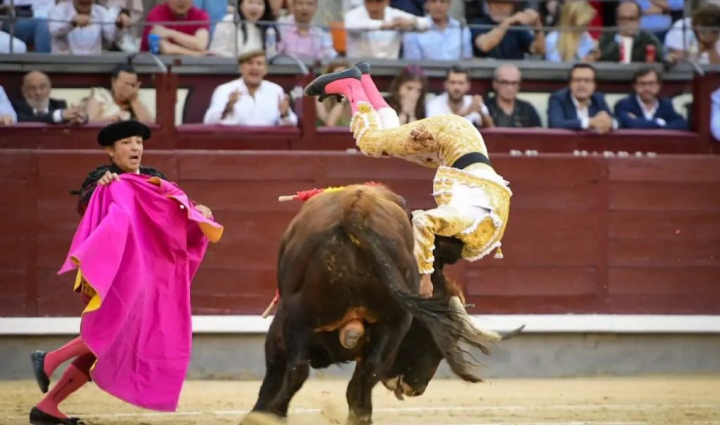 Feria de San Isidro: Espada y Fonseca, que cortó una oreja, heridos en una dura tarde.