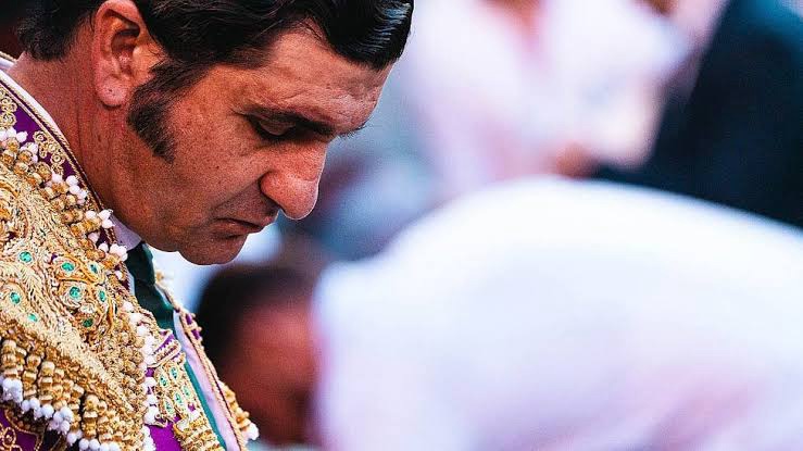 Cara y cruz en el adiós de Morante.