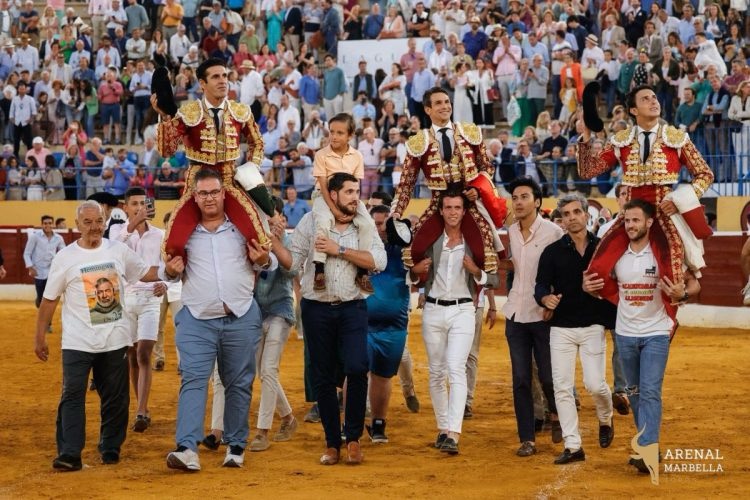 El regreso triunfal de la tauromaquia a Marbella: Talavante, Manzanares y Roca Rey conquistan el ruedo con valentía y maestría.