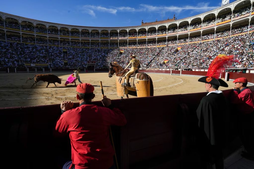 San Isidro 2024, una multitud de espectadores para una fiesta de los toros desnaturalizada.