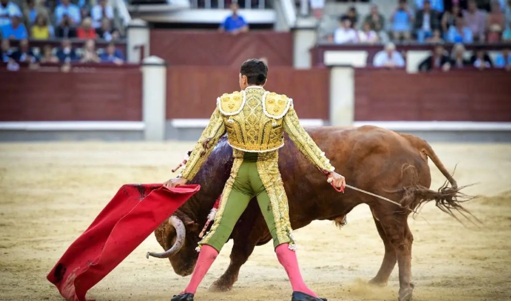 Madrid: La épica de Ureña, excepción en un indecoroso homenaje al maestro Chenel.