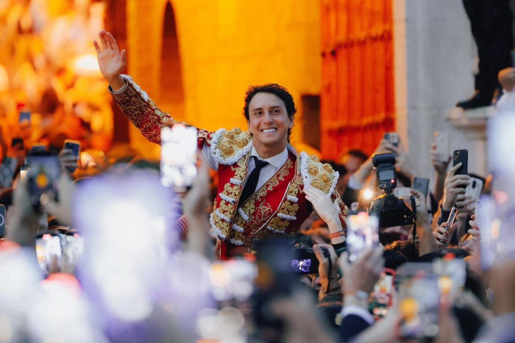 Los trofeos taurinos empujan la actividad taquillera.