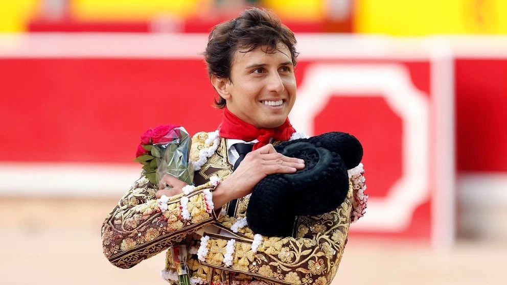 Roca Rey no falla en San Fermín: otra puerta grande en una sosa corrida de Jandilla.