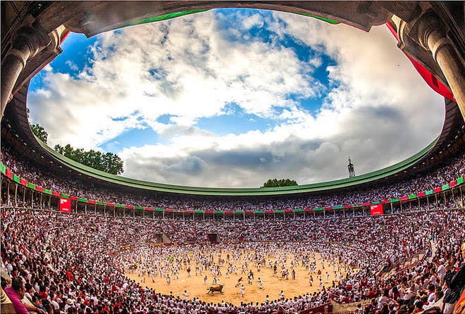 La grandeza de la plaza de Pamplona… además del toro.