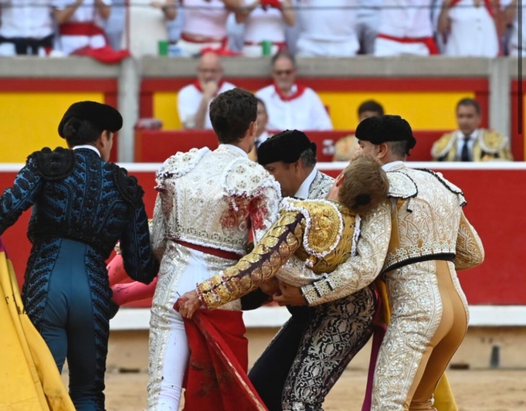 Pamplona: Borja Jiménez, herido grave y dos orejas en San Fermín.