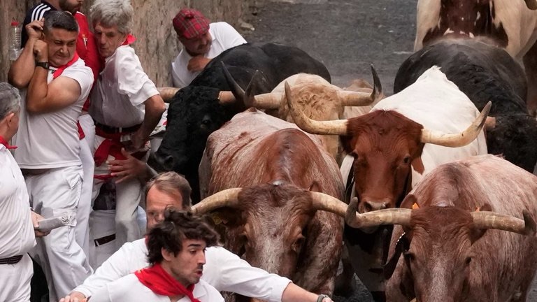 Los peligrosos toros de Jandilla dejan un herido por asta.