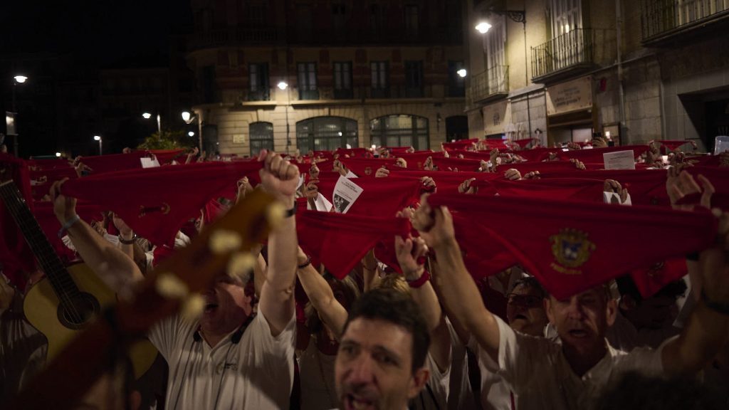 Pamplona dice adiós a nueve días de fiesta con el “Pobre de Mí”