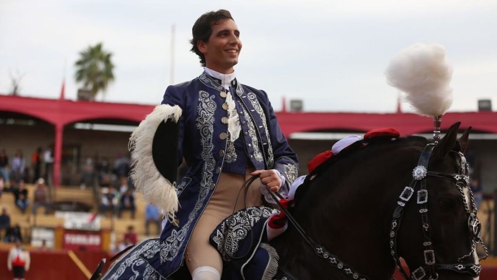 Paco Velasquez anuncia campaña en México y nuevo equipo de apoderamiento.