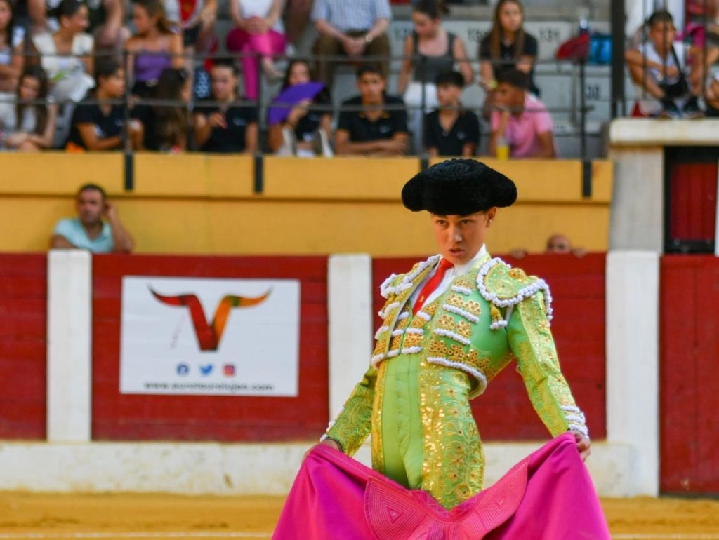 Bruno Aloi mantiene el ritmo y triunfa en Íscar.