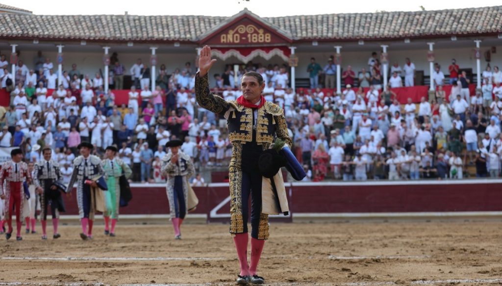 Sánchez Vara sale airoso de una dura e ilidiable encerrona de Reta.