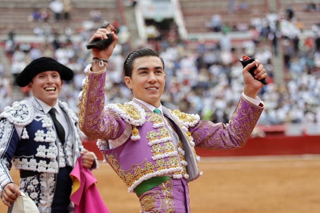 La Fiesta está Viva: ¡Hay torero!