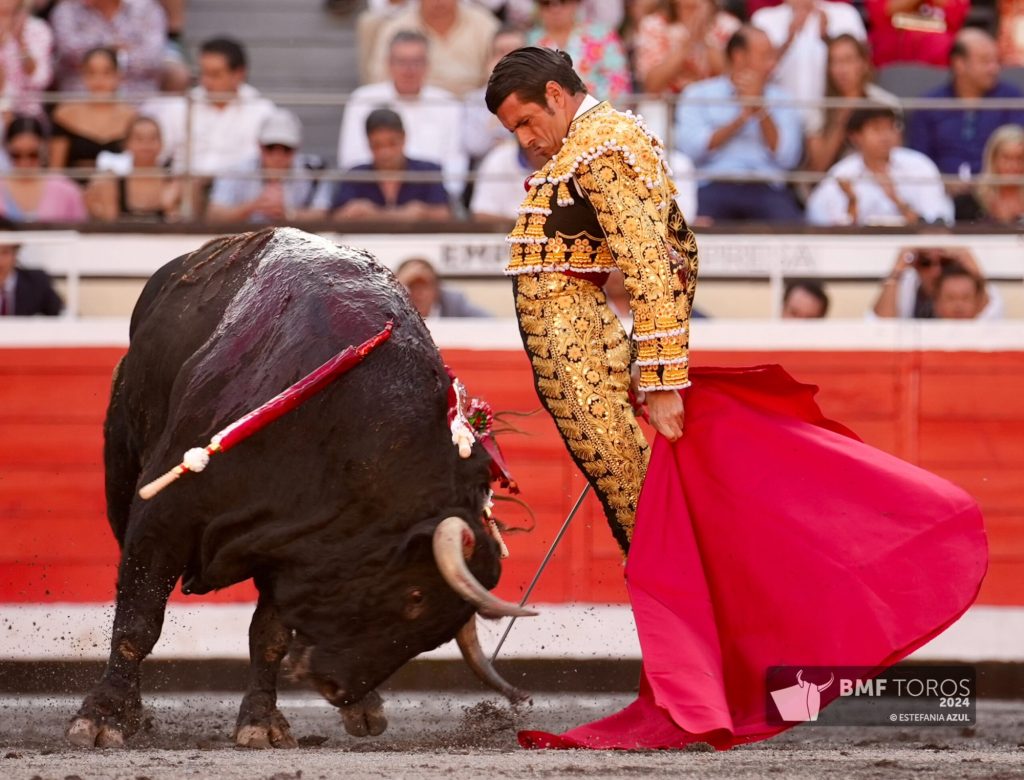 Una faena postinera de Emilio de Justo en Bilbao.