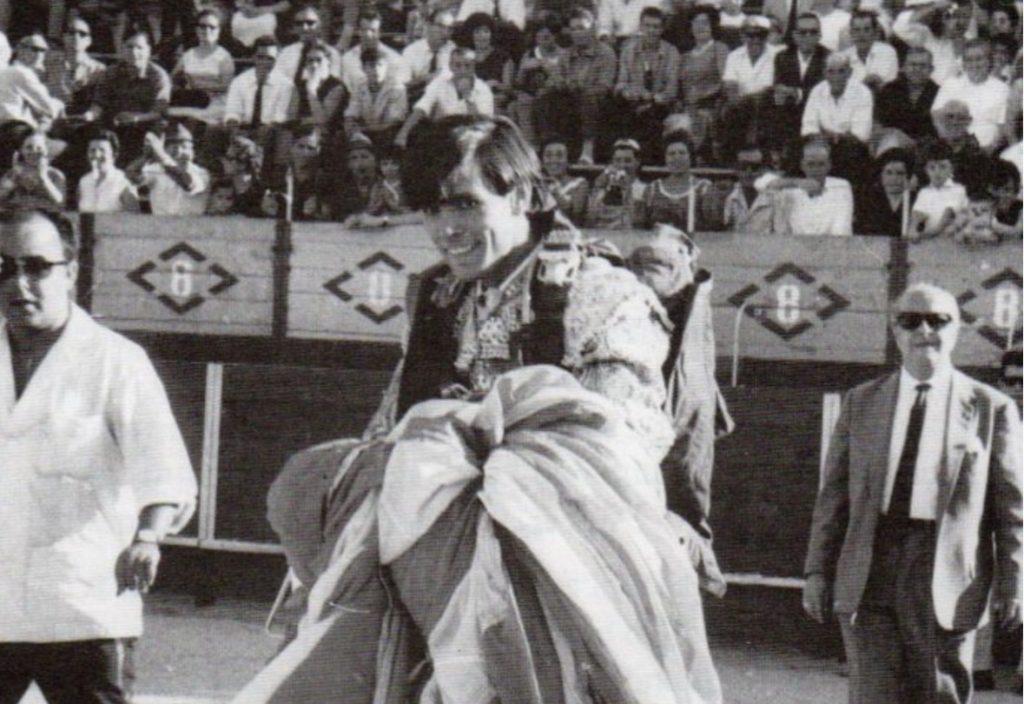 La historia de “El Pinturero”, el torero paracaidista.