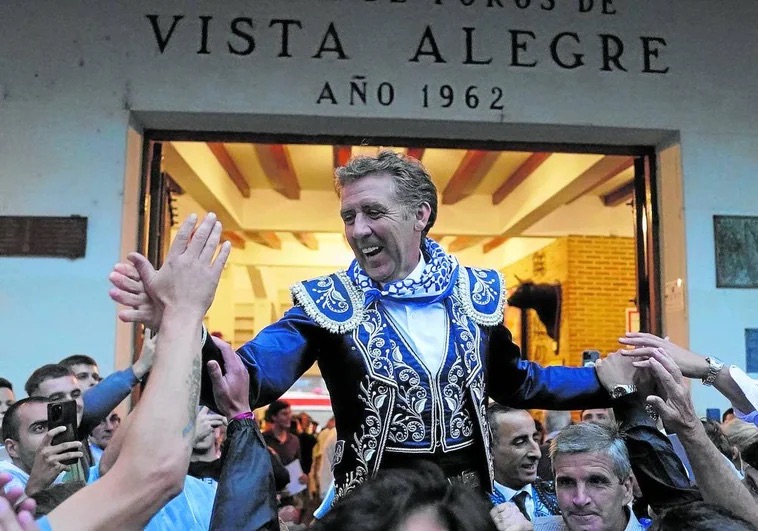 Pablo Hermoso se despide por la puerta grande de Bilbao.