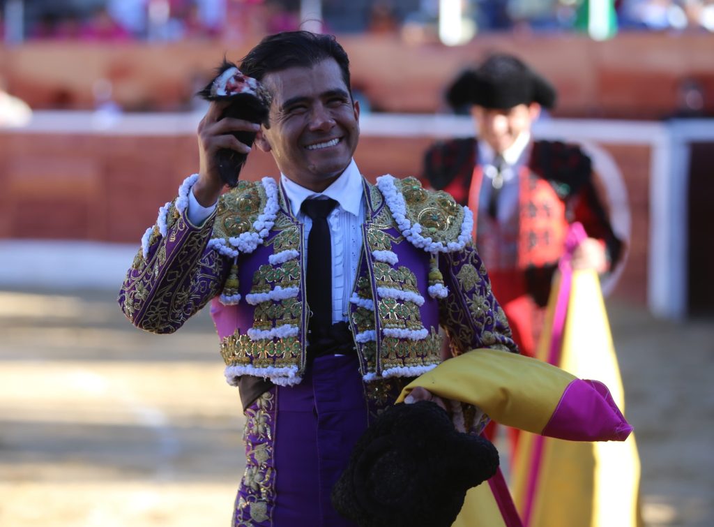 Gran tarde de Joselito Adame en Nava de la Asunción.