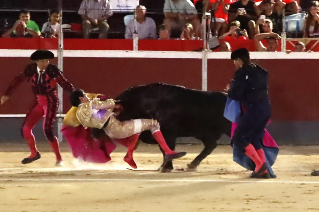 Novillero mexicano César Pacheco, herido grave en feria en España, ya se encuentra “estable”