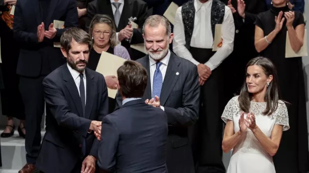 El Juli responde al “feo” de Urtasun: “Compañeros volverán a recoger el premio de manos de un ministro con educación”