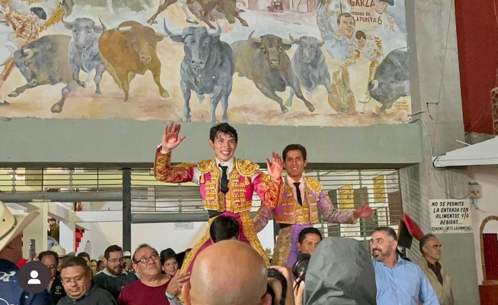 Juan Fernando e Isaac Fonseca salen a hombros en Monterrey.