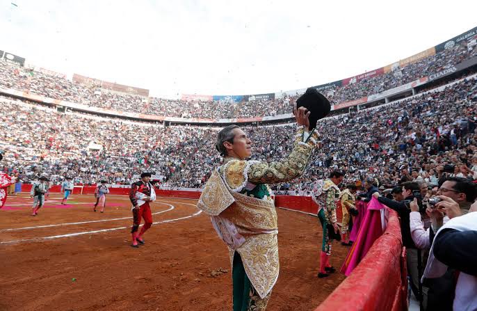 La presidenta de México avisa que “revisará” la continuidad de las corridas de toros.