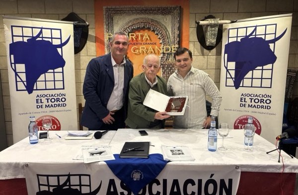 Tertulia con D. Carlos Ilián. Crítico taurino.